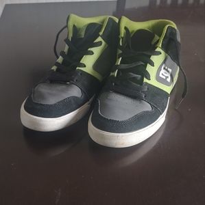 Boys size 7 DC shoes